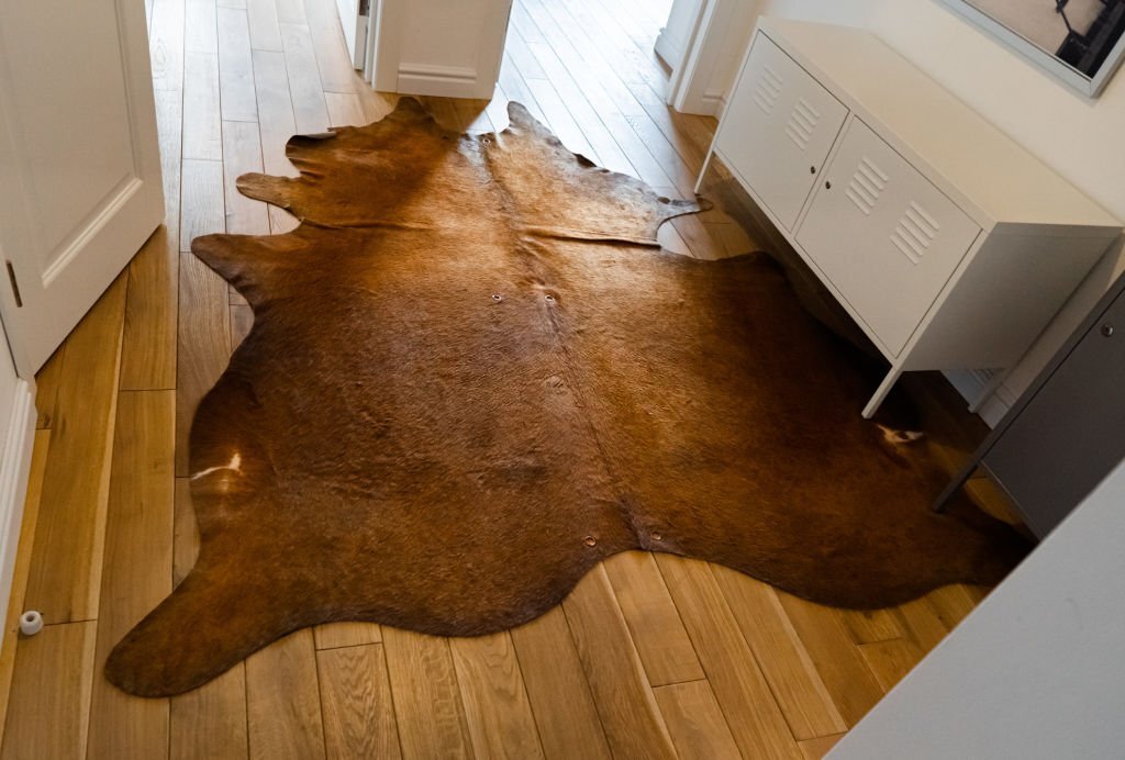 how to clean cowhide rug