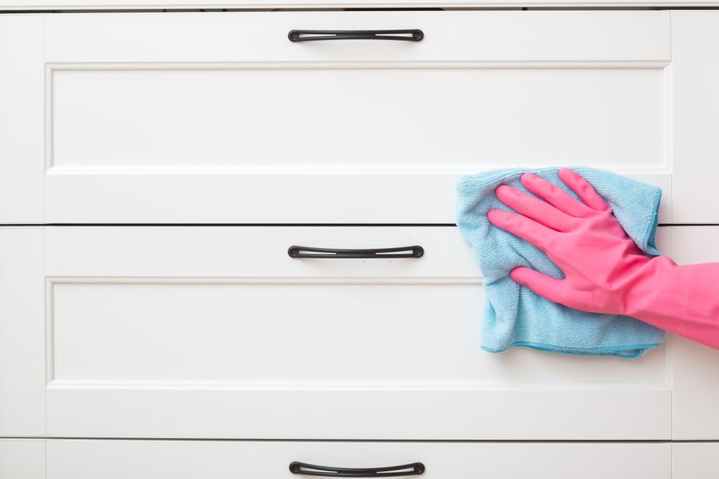 how to clean white wood furniture