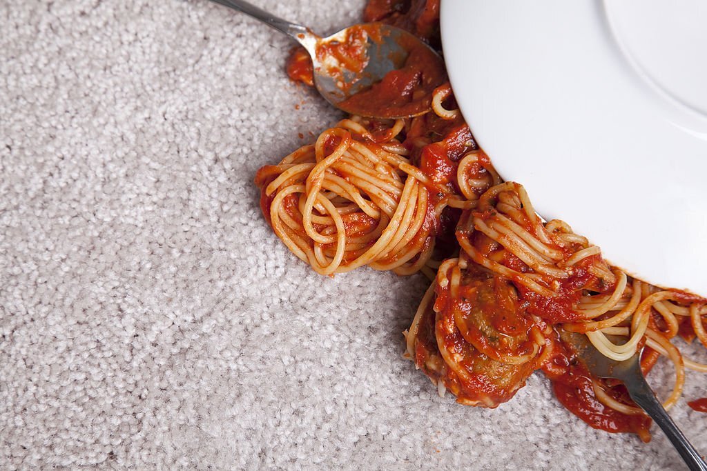 how to get food coloring out of a carpet