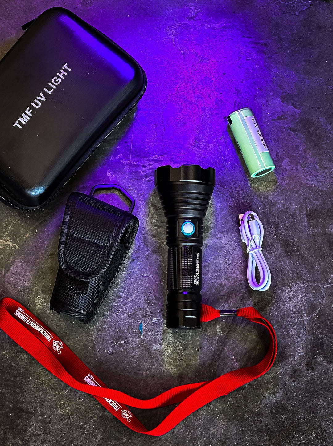 TMF UV Light V4 shining UV light with case and accessories